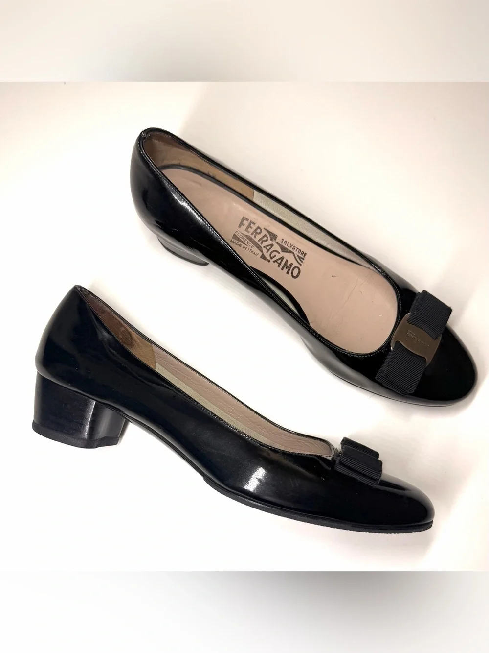 Salvatore Ferragamo Women’s Vera Bow Black Patent Leather Pump Low Heel Shoes 8B